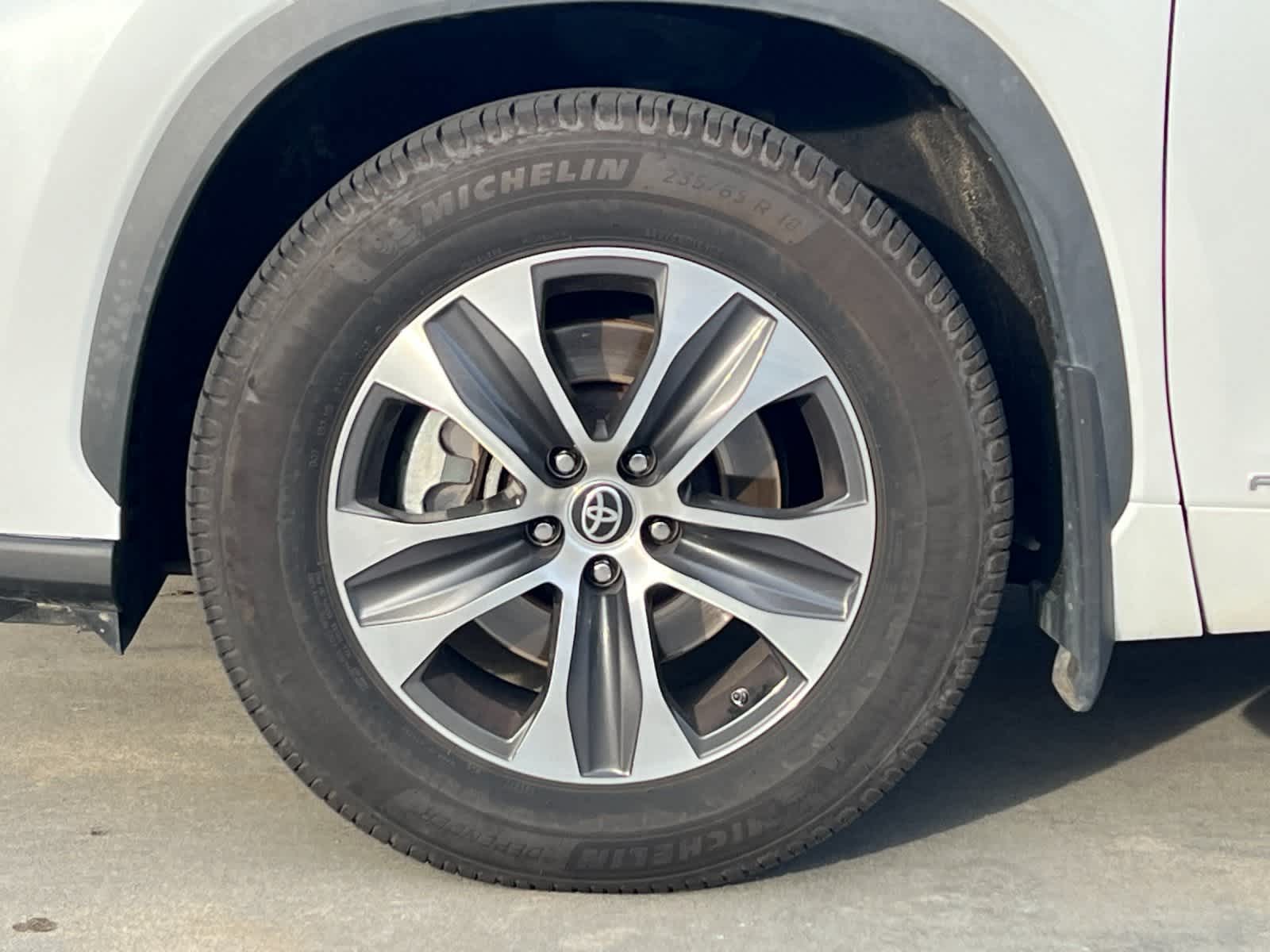 Thumbnail: 2022 Toyota Highlander - 27