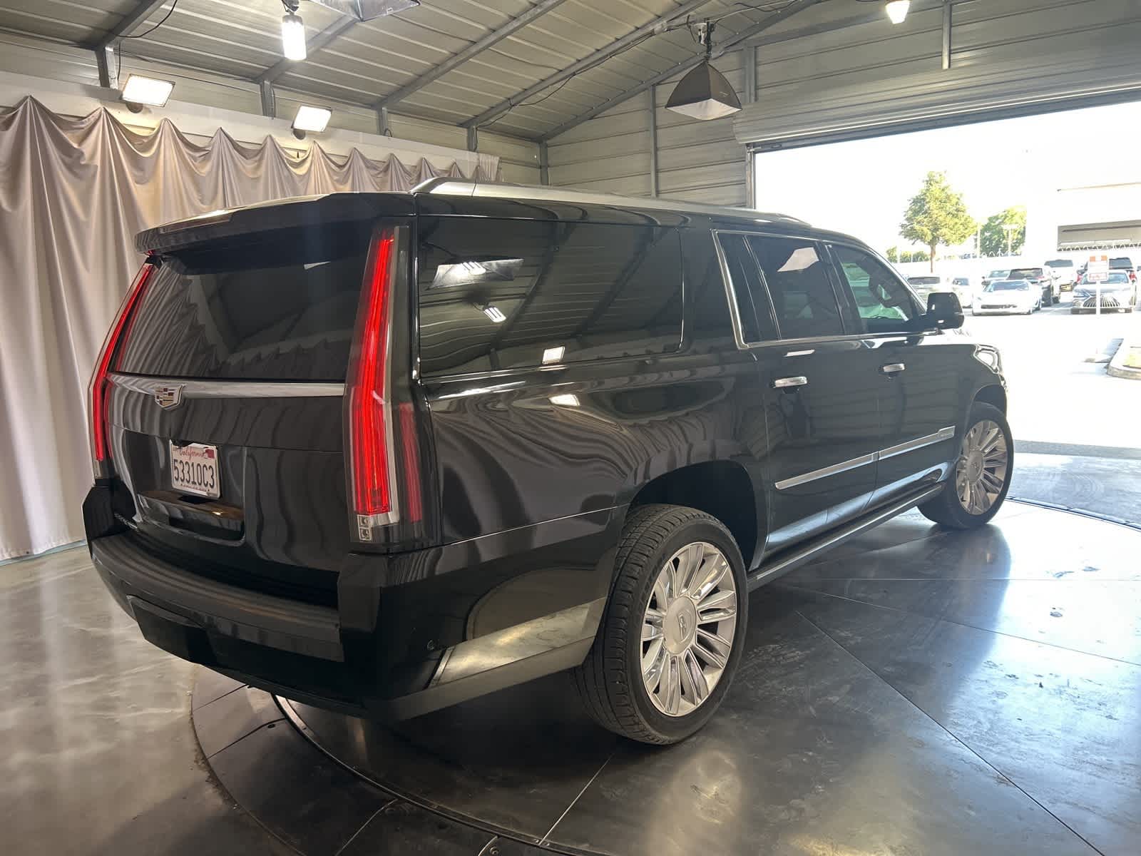 Thumbnail: 2018 Cadillac Escalade - 8