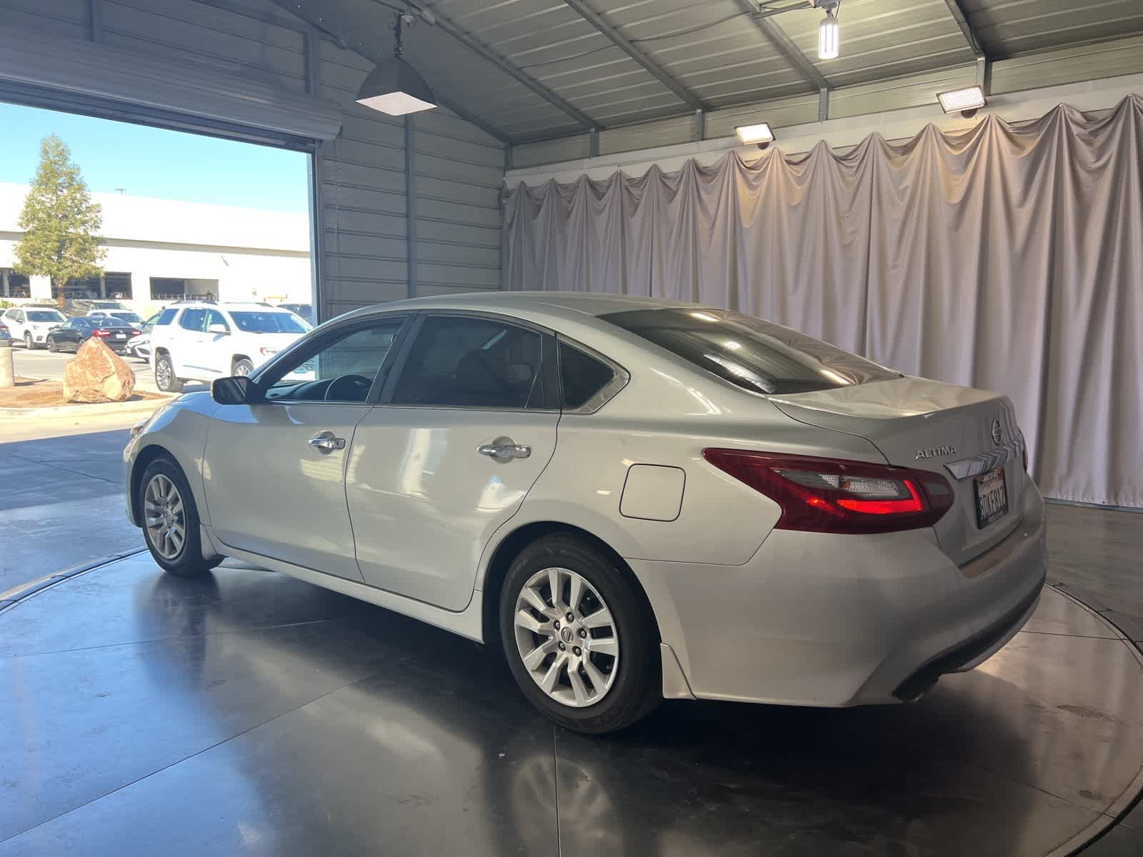 Thumbnail: 2018 Nissan Altima - 5