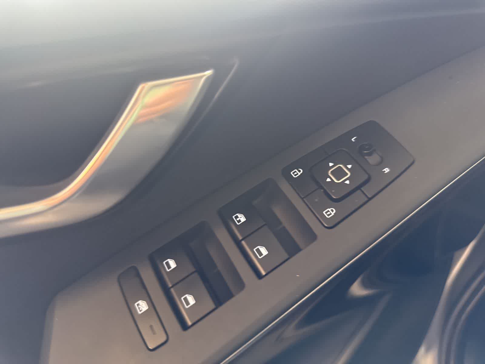 Thumbnail: 2023 Kia Niro - 17