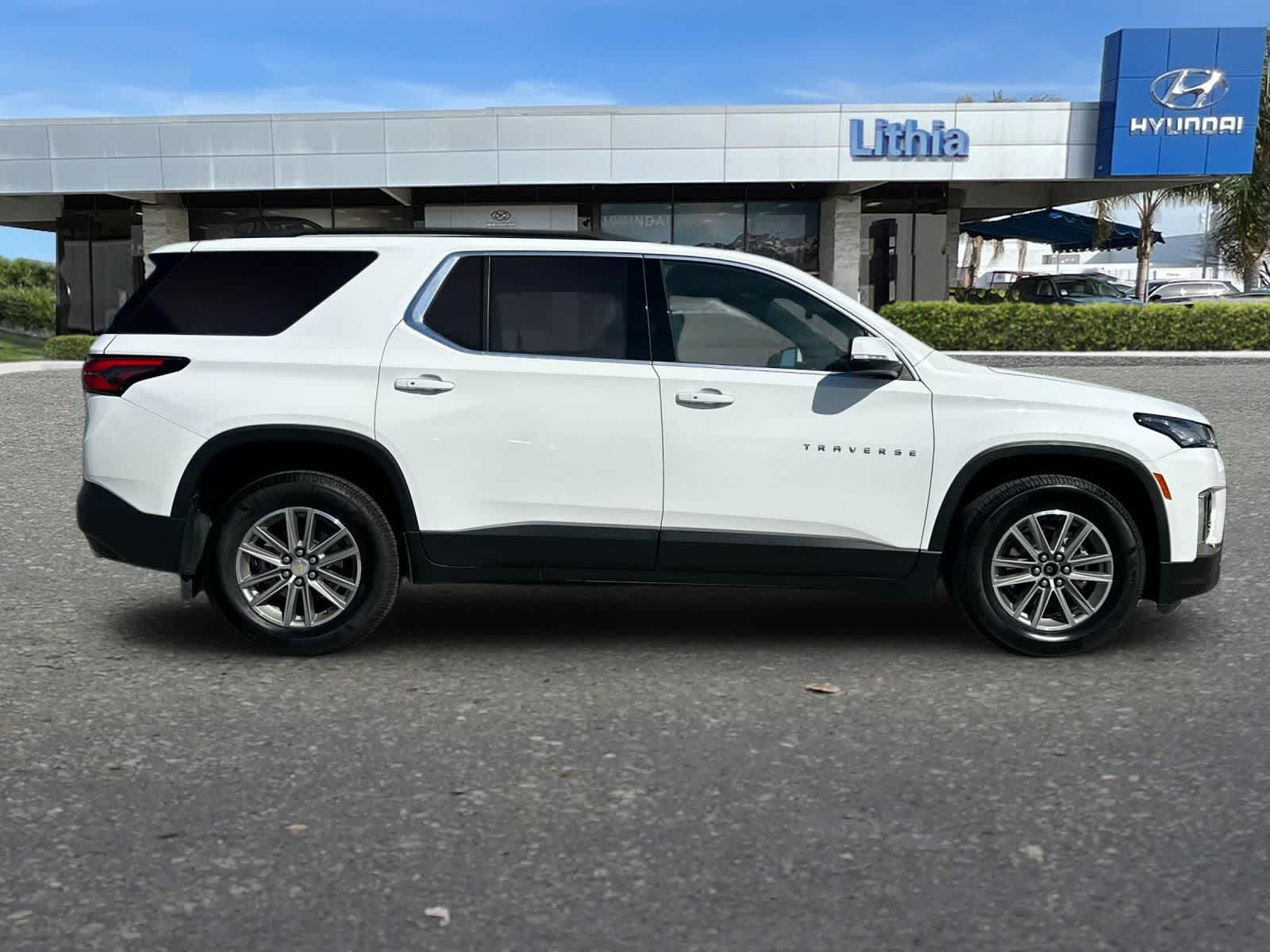 Thumbnail: 2022 Chevrolet Traverse - 9