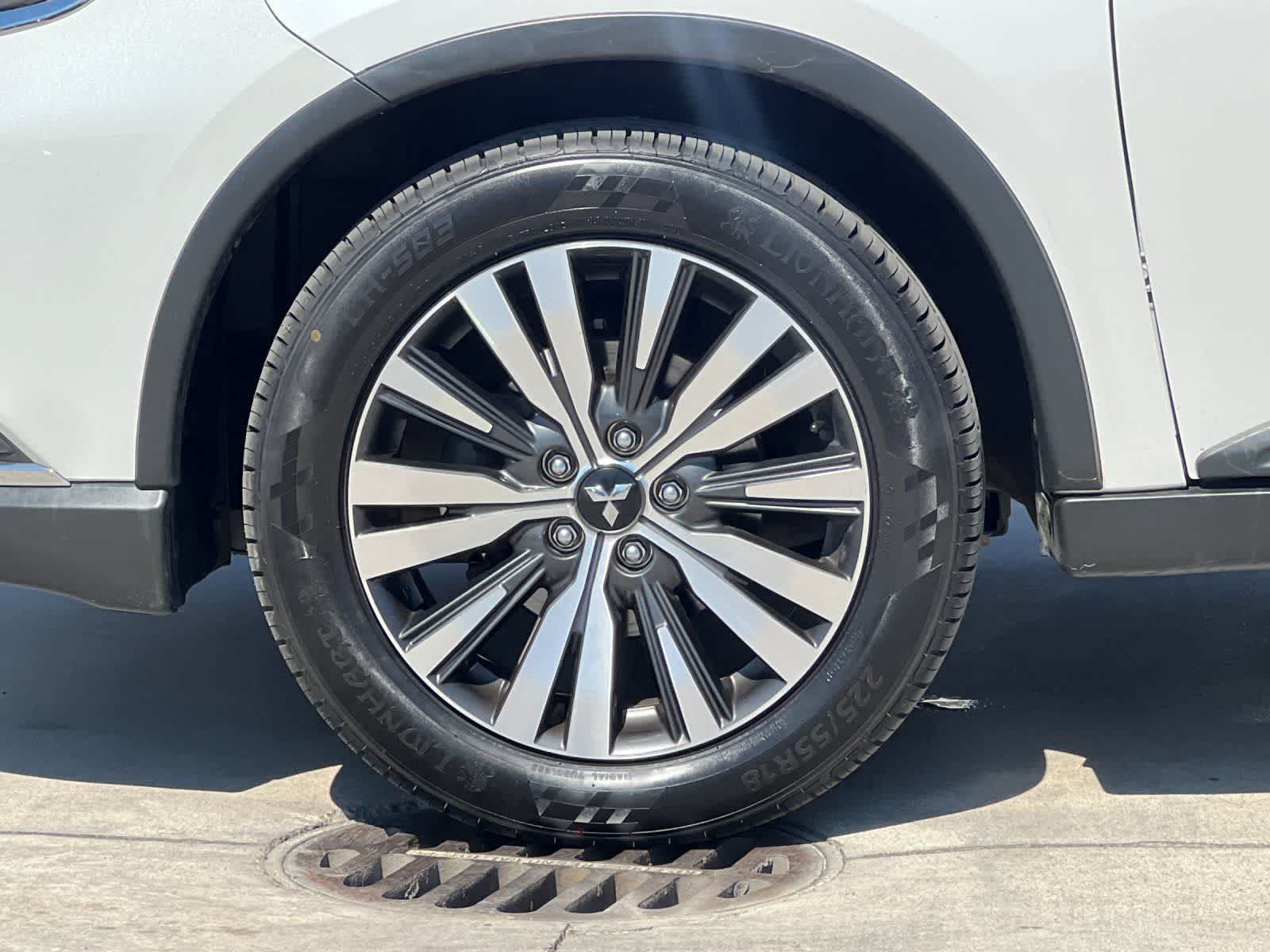 Thumbnail: 2019 Mitsubishi Outlander - 26