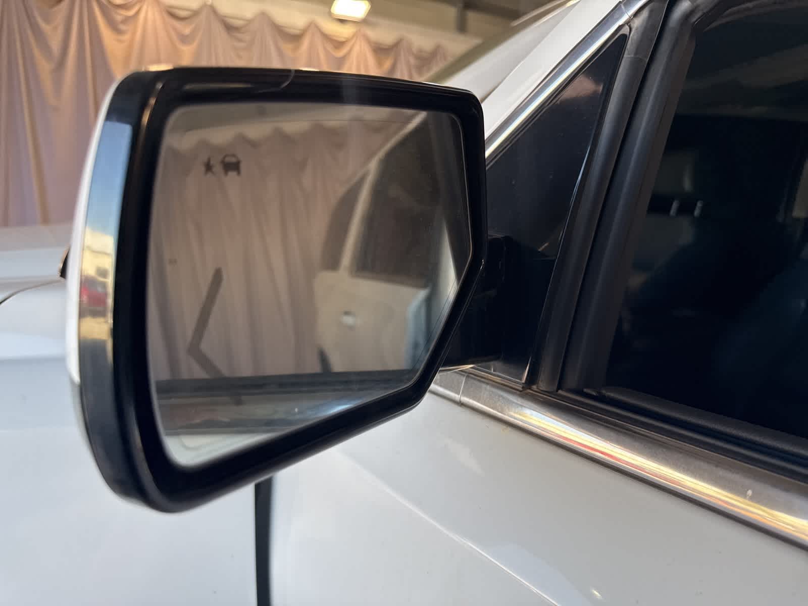 Thumbnail: 2019 GMC Yukon XL - 17