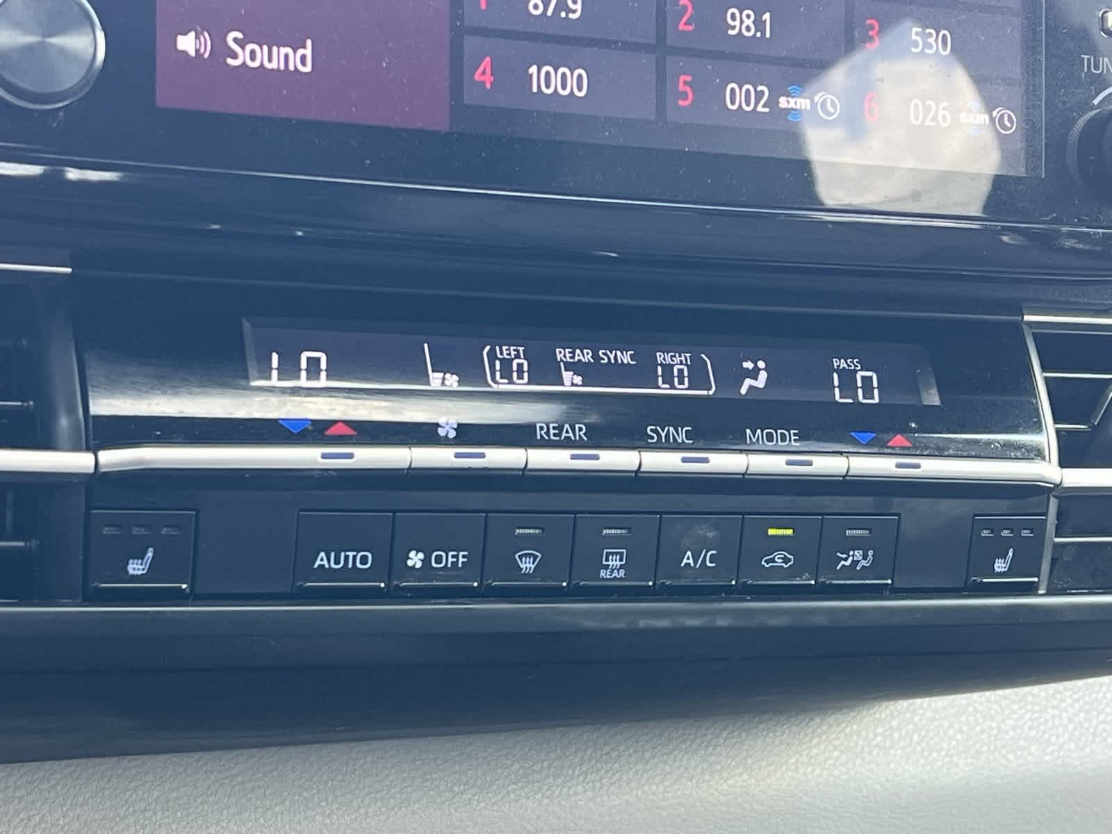 Thumbnail: 2023 Toyota Sienna - 21