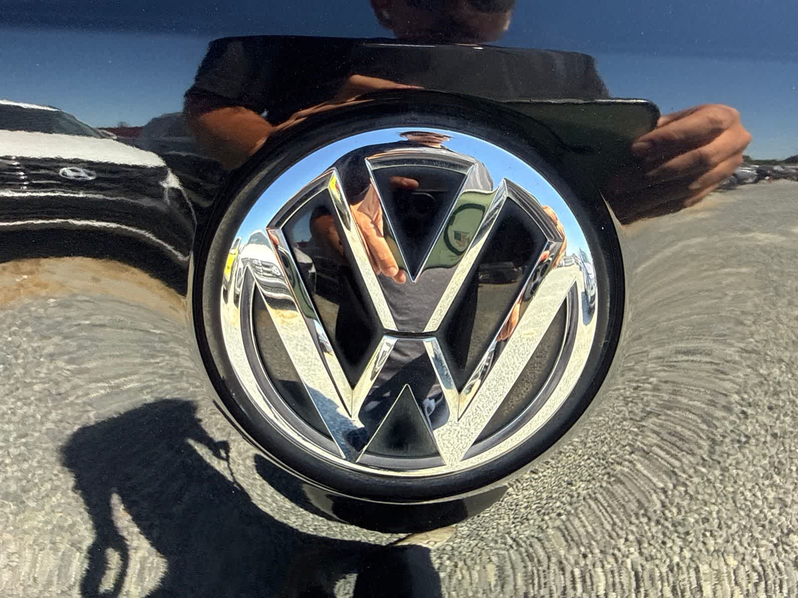 Thumbnail: 2012 Volkswagen Tiguan - 12