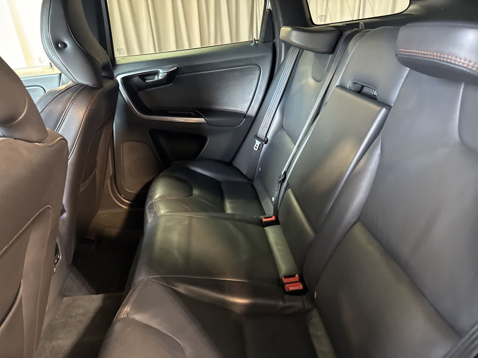 Thumbnail: 2015 Volvo XC60 - 17