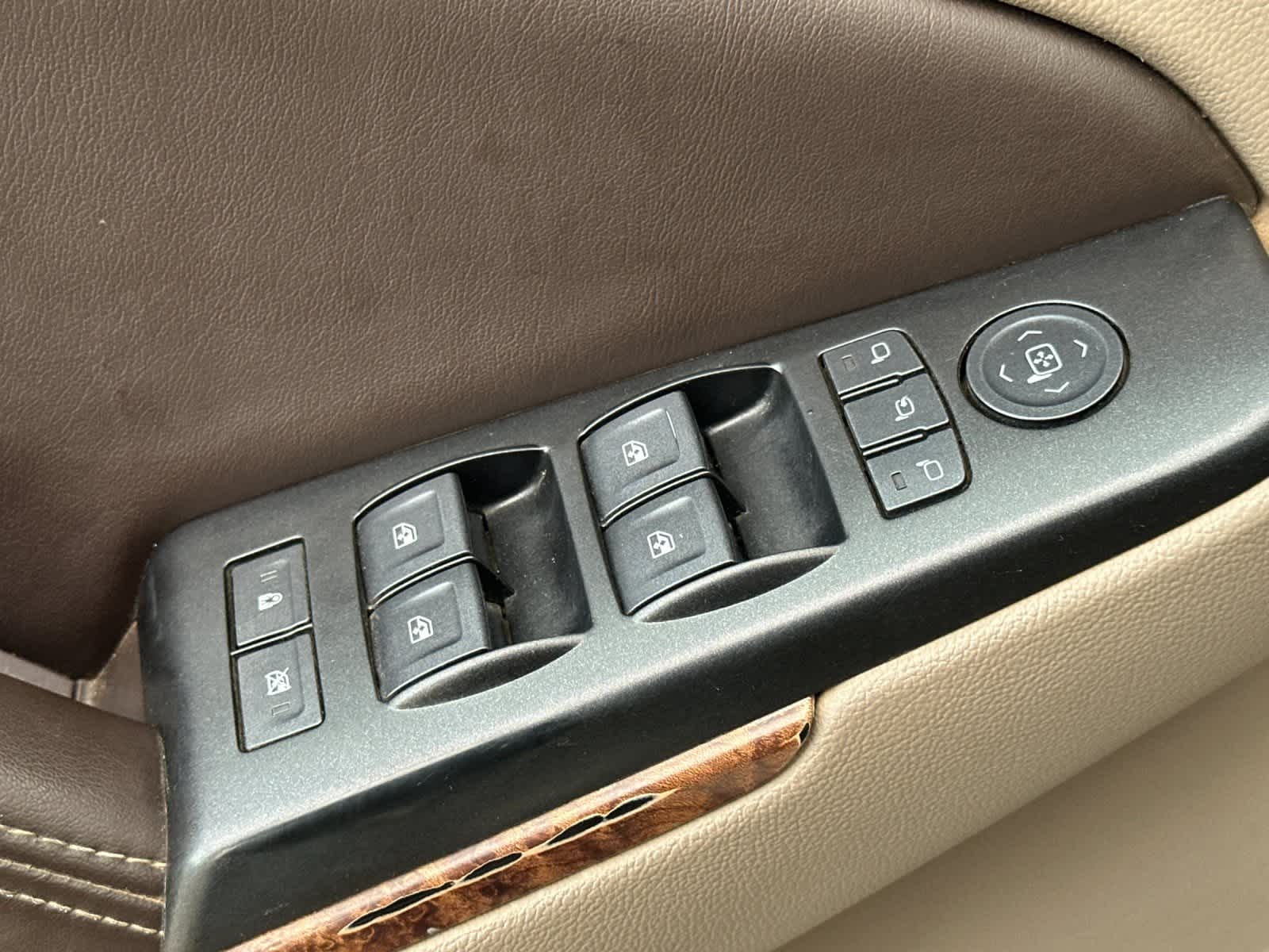 Thumbnail: 2016 Chevrolet Suburban - 14