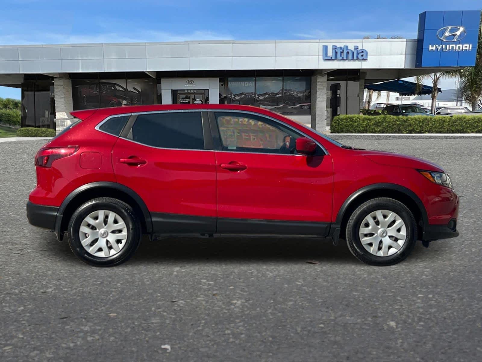 Thumbnail: 2018 Nissan Rogue Sport - 8