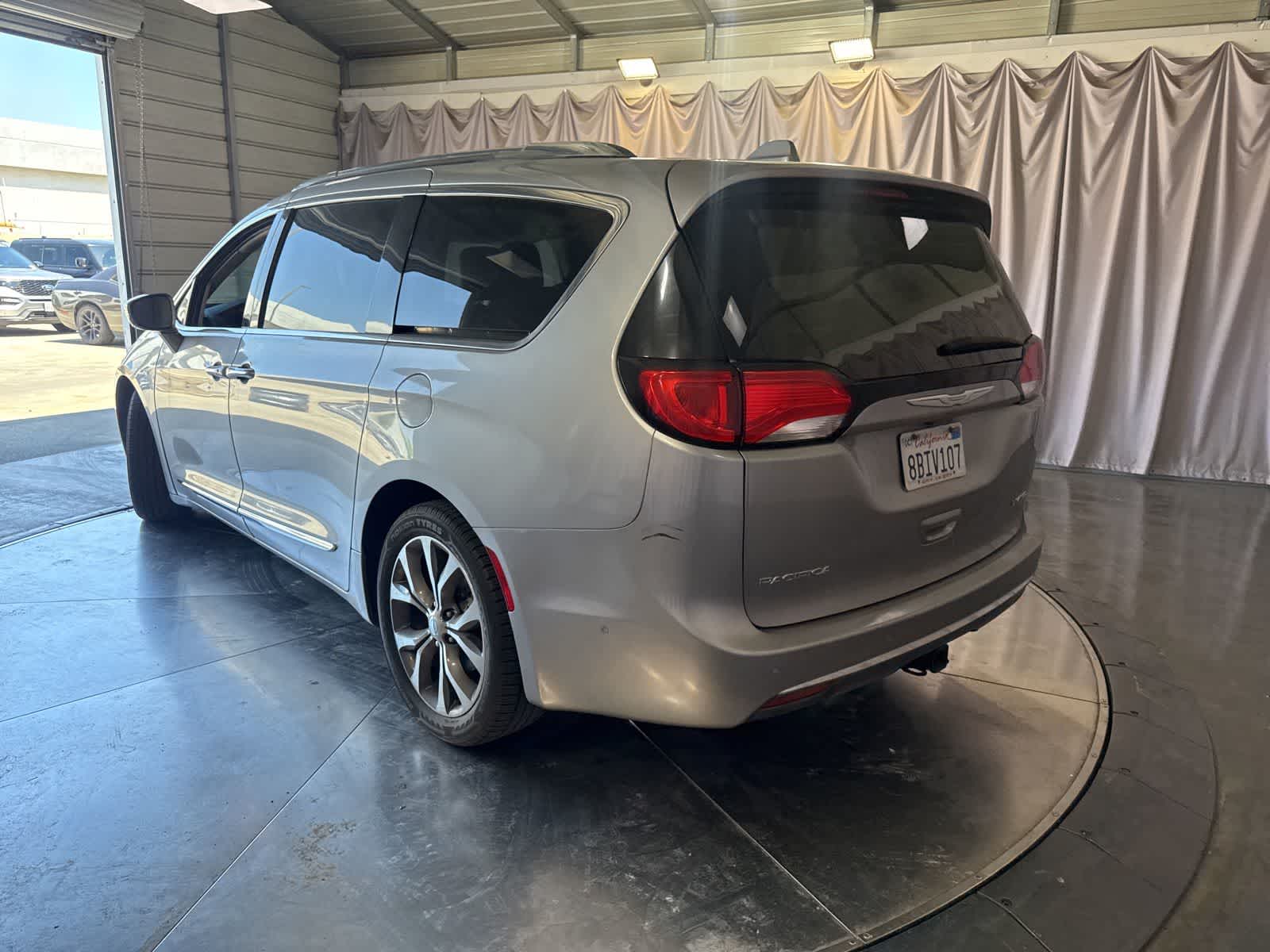 Thumbnail: 2017 Chrysler Pacifica - 7