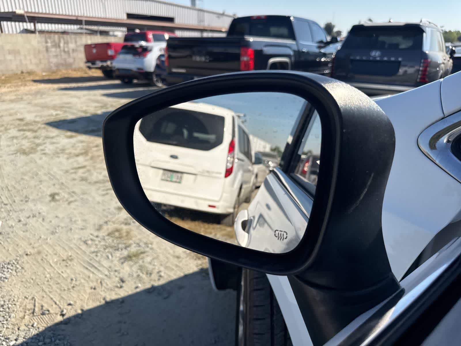 Thumbnail: 2023 Chrysler Voyager - 16