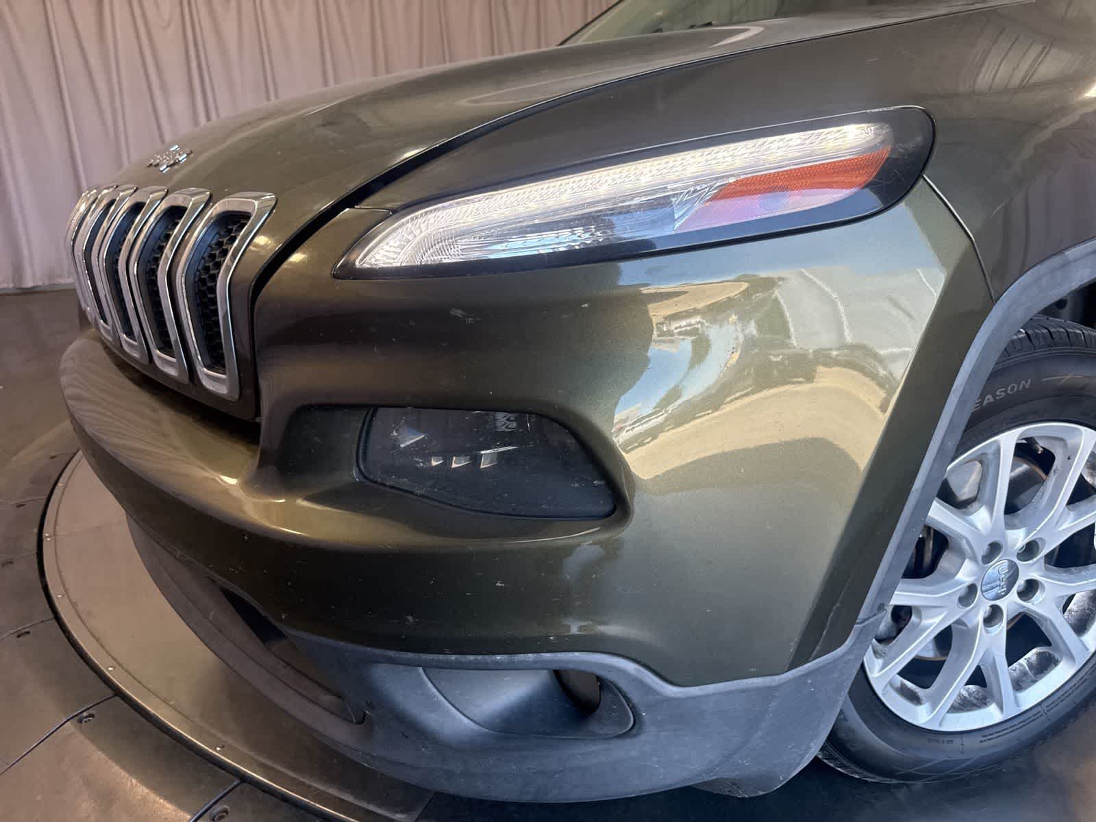 Thumbnail: 2015 Jeep Cherokee - 9