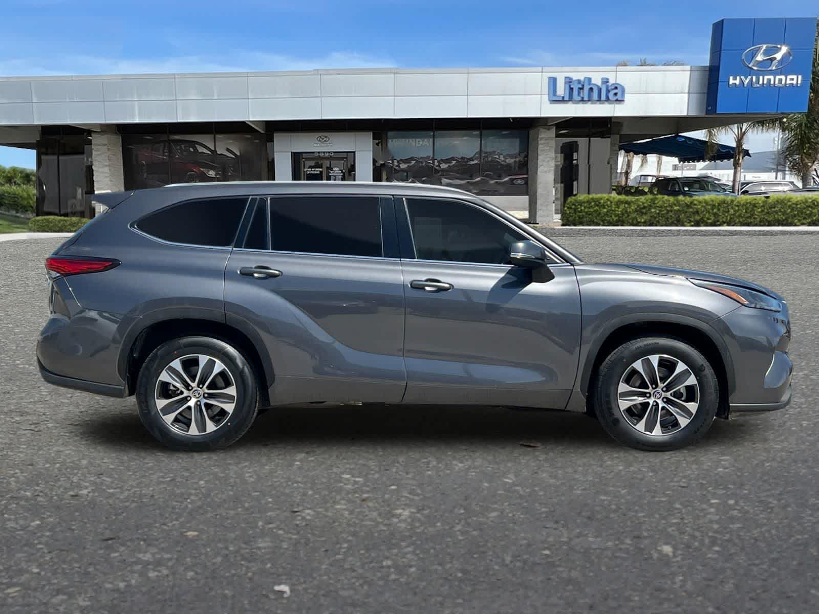 Thumbnail: 2022 Toyota Highlander - 8