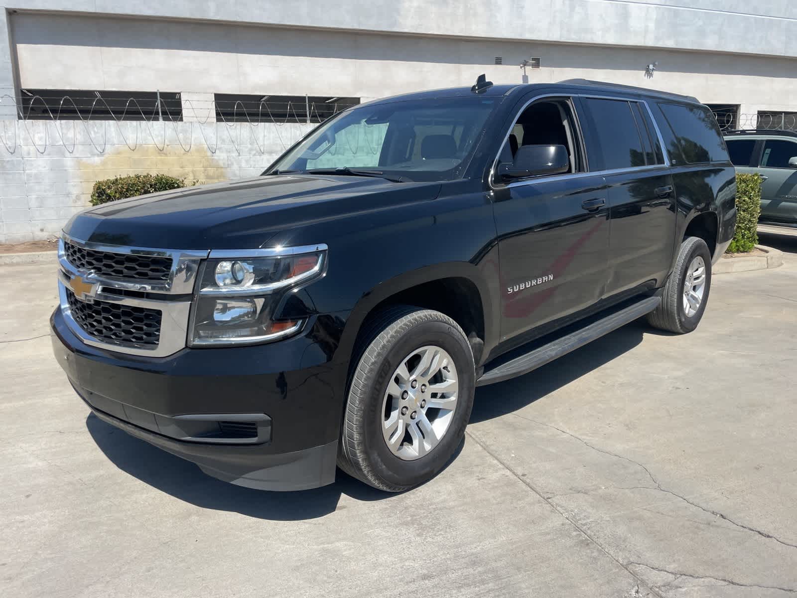 Used 2019 Chevrolet Suburban LT with VIN 1GNSCHKCXKR189817 for sale in Fresno, CA