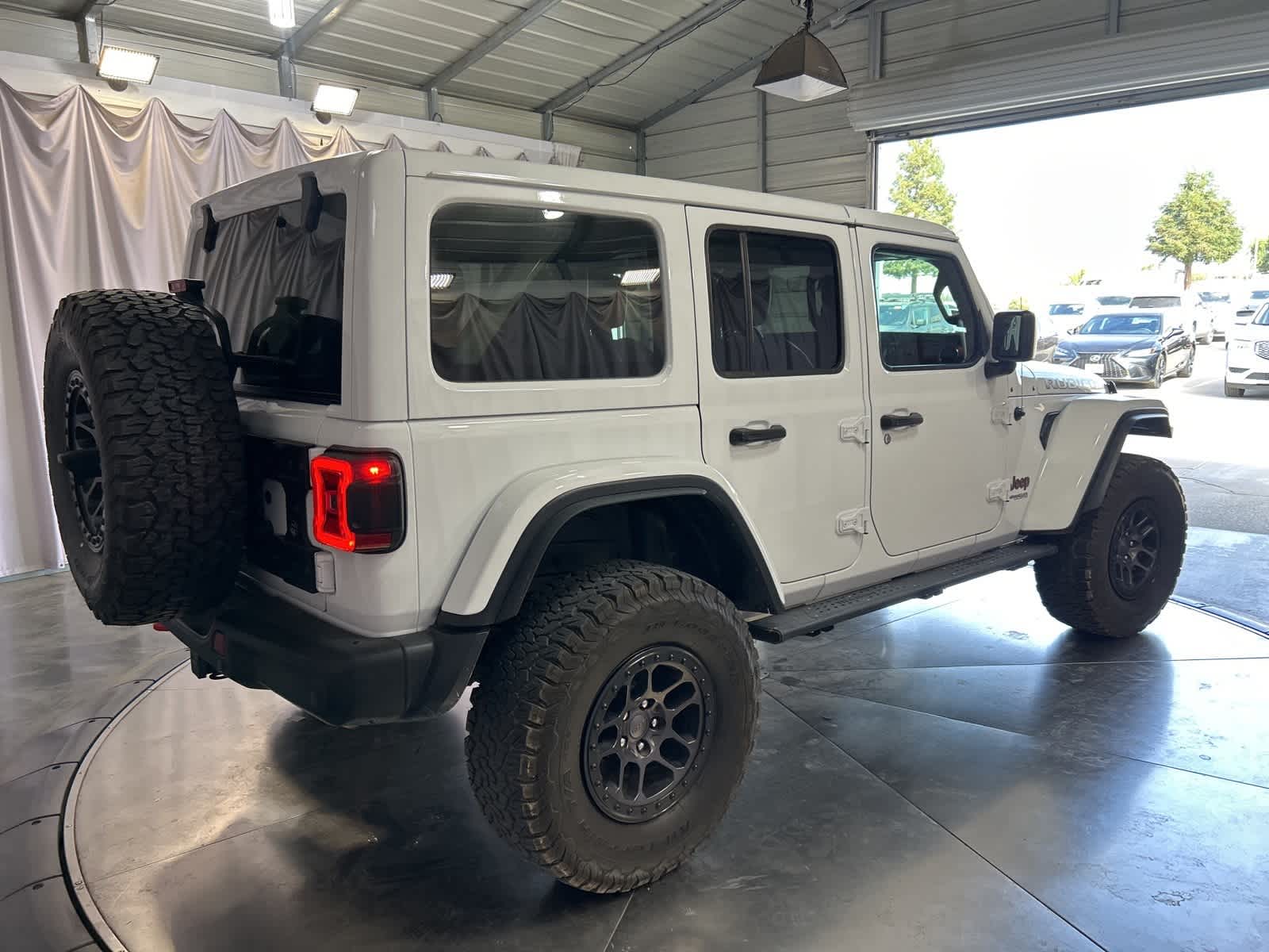 Thumbnail: 2022 Jeep Wrangler - 9