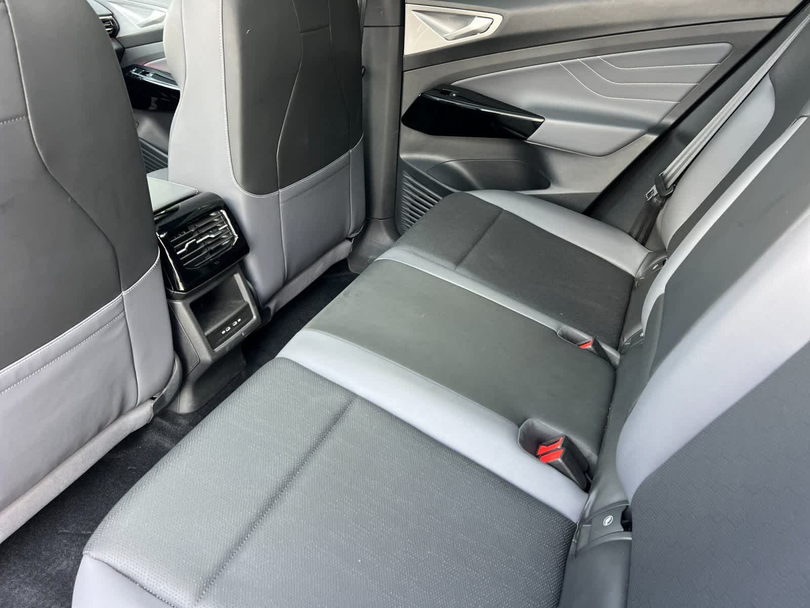 Thumbnail: 2023 Volkswagen ID.4 - 5