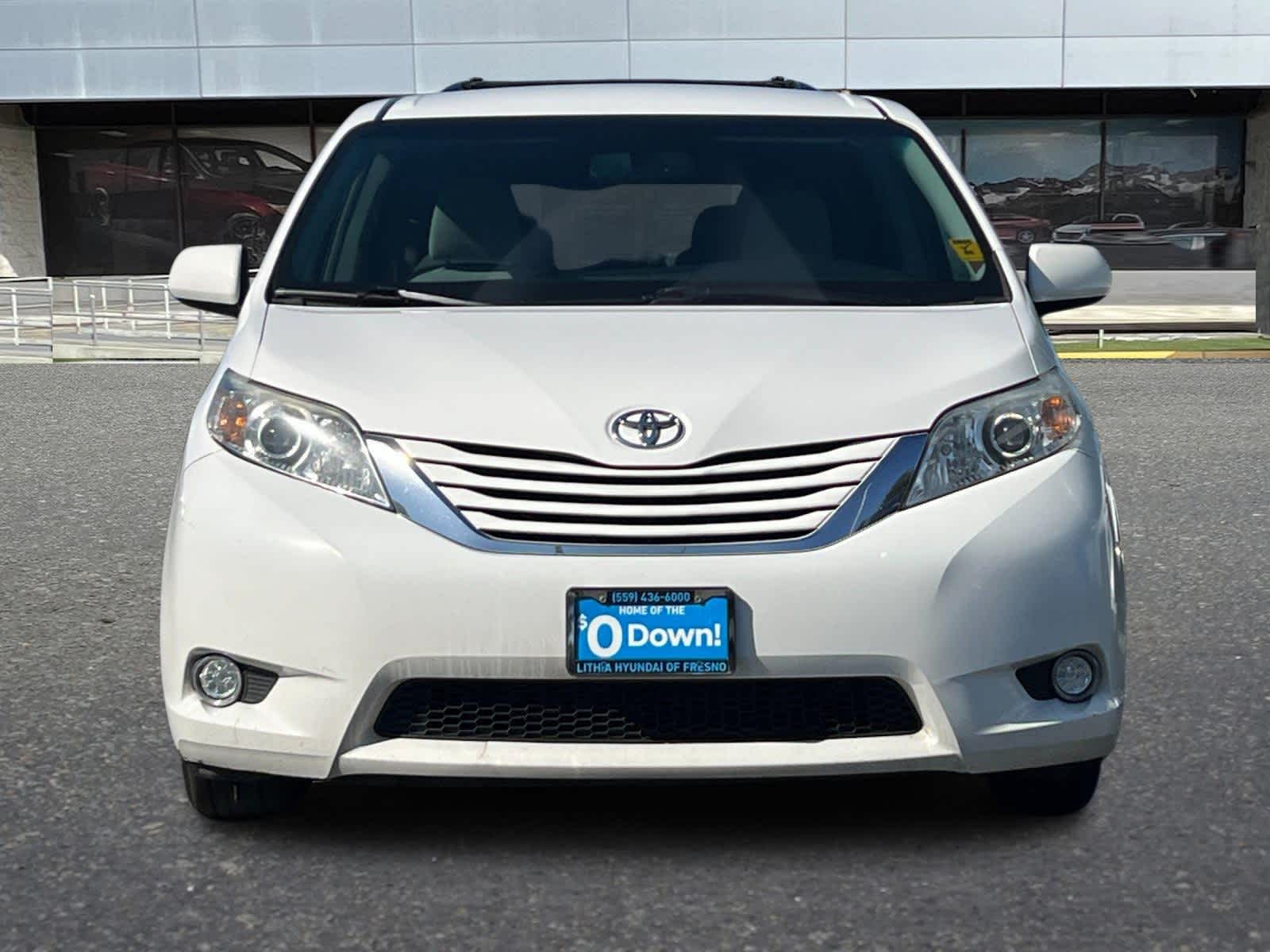 Thumbnail: 2017 Toyota Sienna - 11