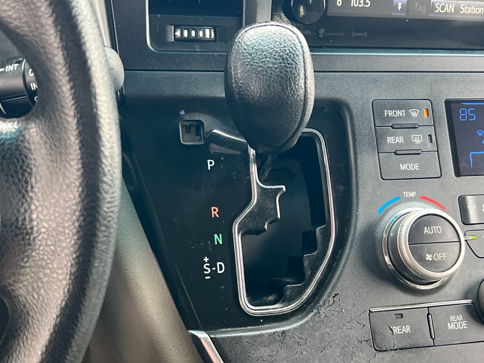 Thumbnail: 2017 Toyota Sienna - 23