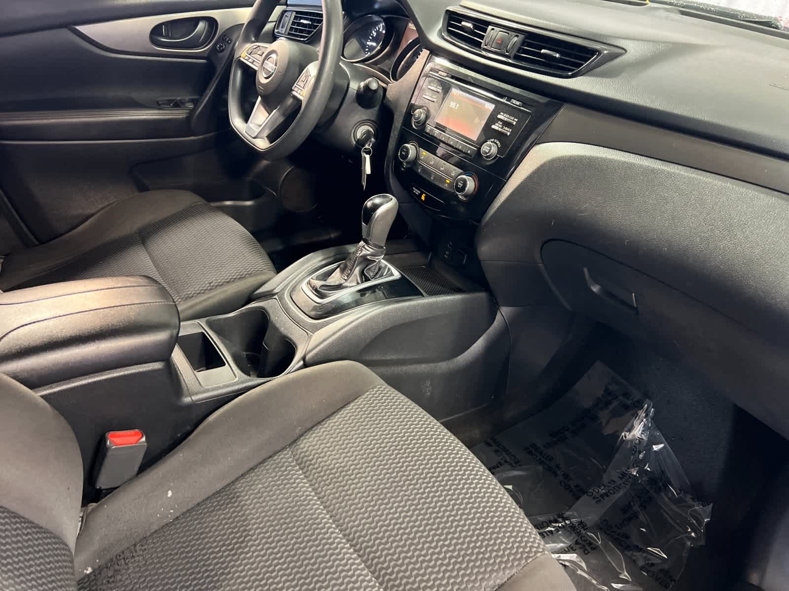 Thumbnail: 2018 Nissan Rogue Sport - 16