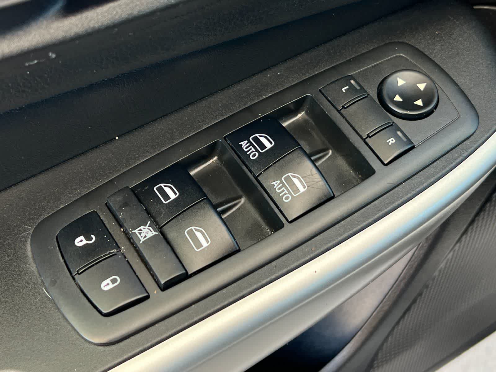 Thumbnail: 2017 Jeep Cherokee - 14