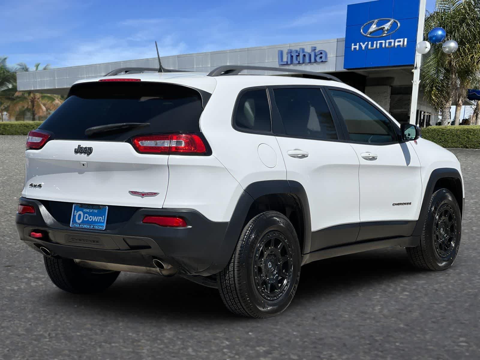 Thumbnail: 2017 Jeep Cherokee - 3