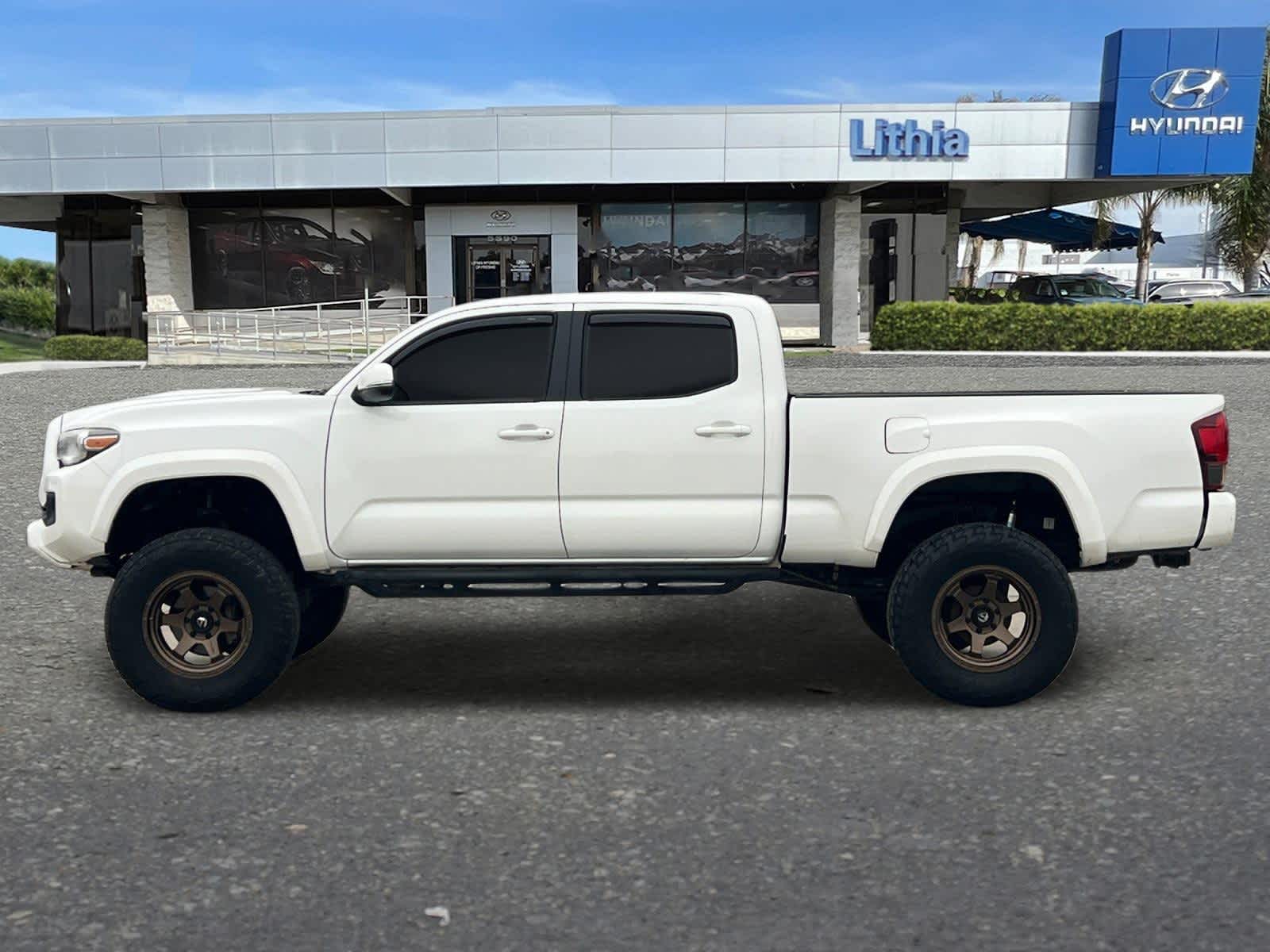 Thumbnail: 2018 Toyota Tacoma - 5