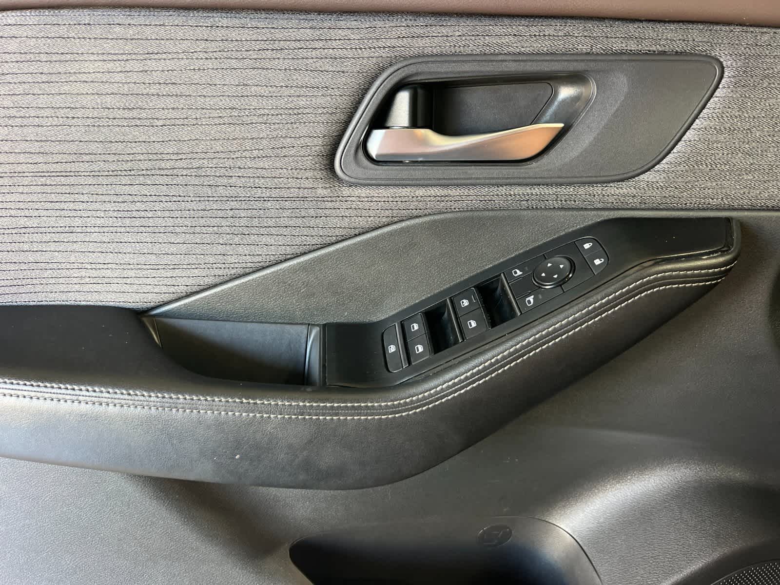 Thumbnail: 2023 Nissan Rogue - 12