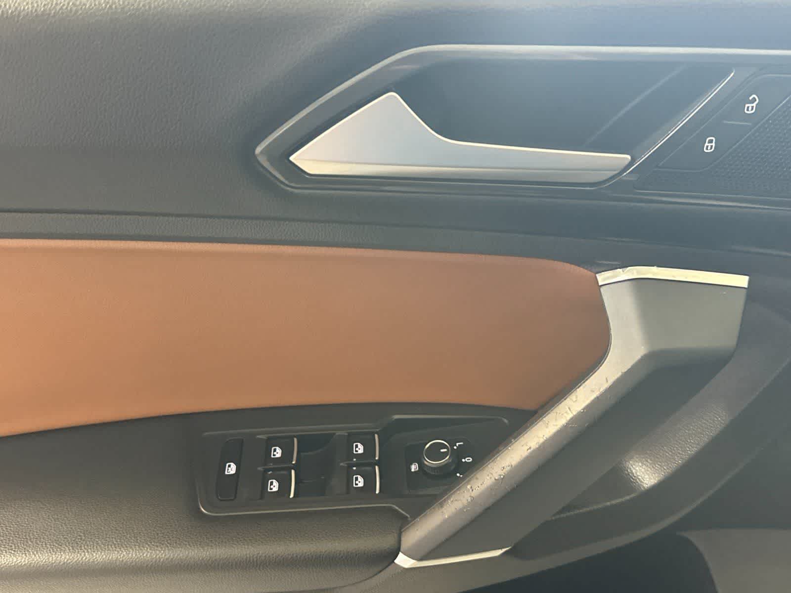 Thumbnail: 2018 Volkswagen Tiguan - 12