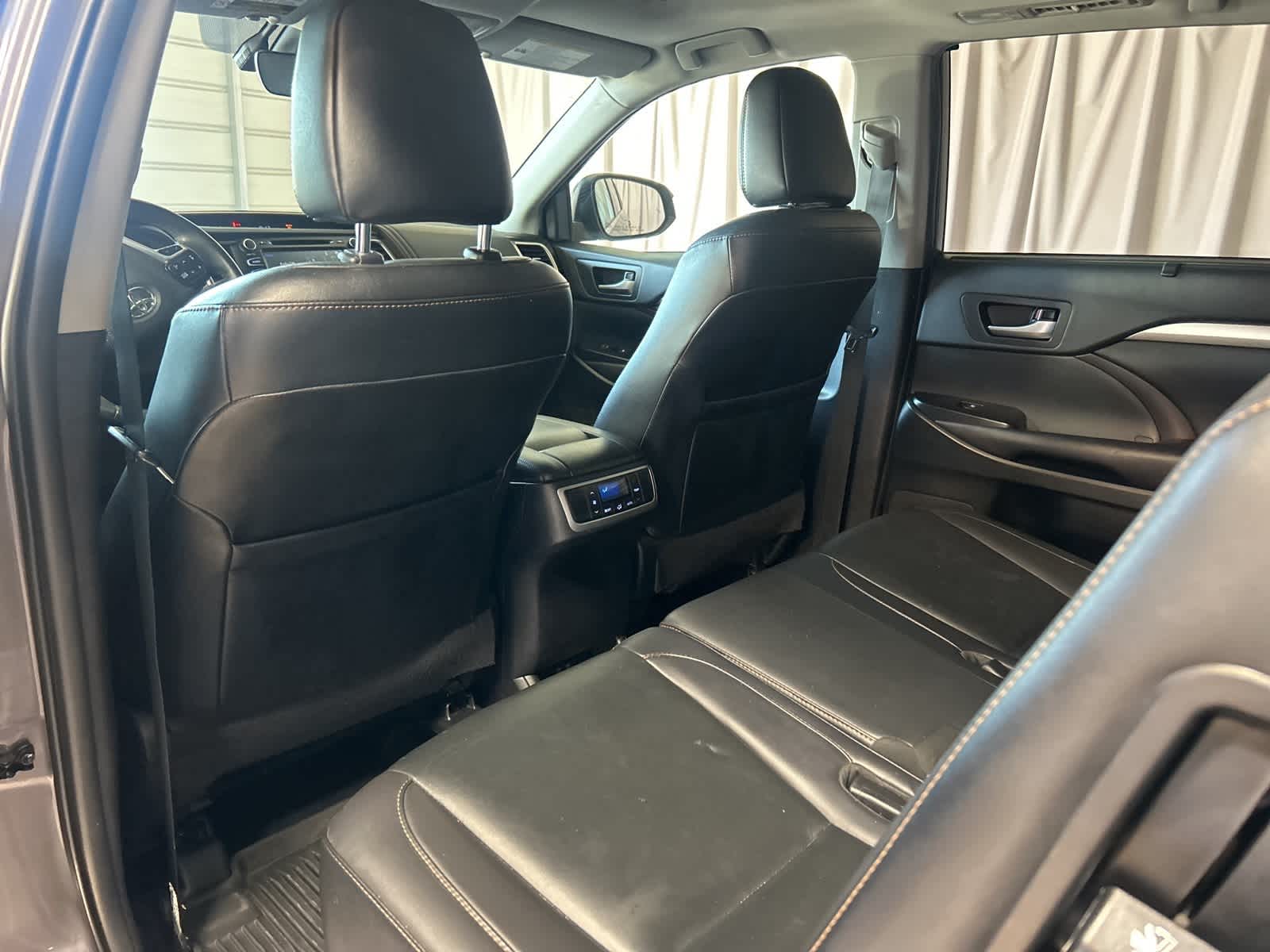 Thumbnail: 2019 Toyota Highlander - 22