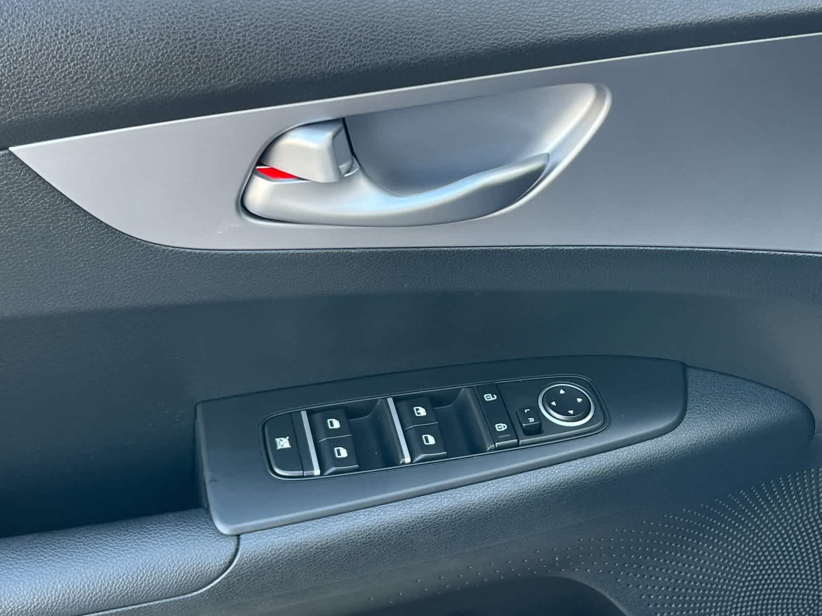 Thumbnail: 2022 Kia Forte - 12