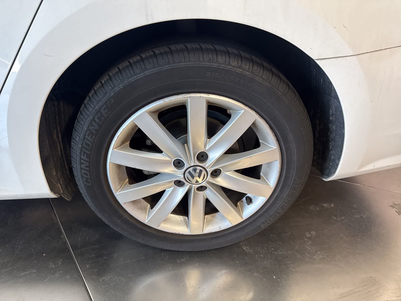 Thumbnail: 2012 Volkswagen Passat - 10