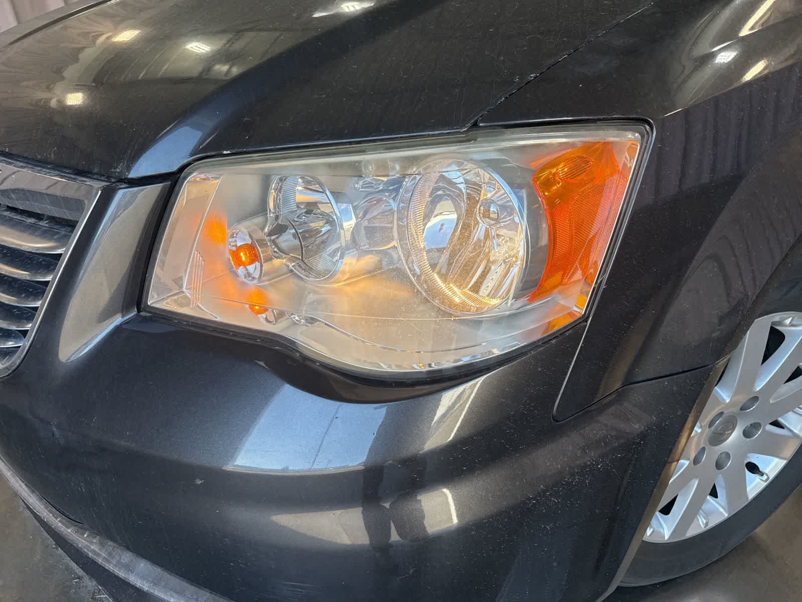 Thumbnail: 2016 Chrysler Town & Country - 9