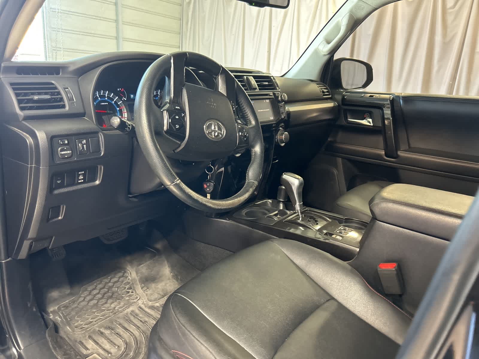 Thumbnail: 2015 Toyota 4Runner - 24