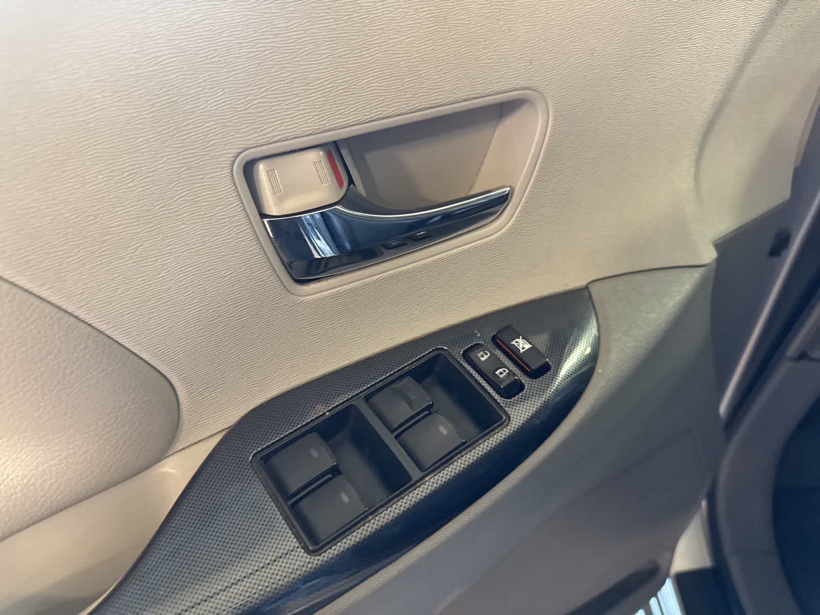 Thumbnail: 2014 Toyota Sienna - 19
