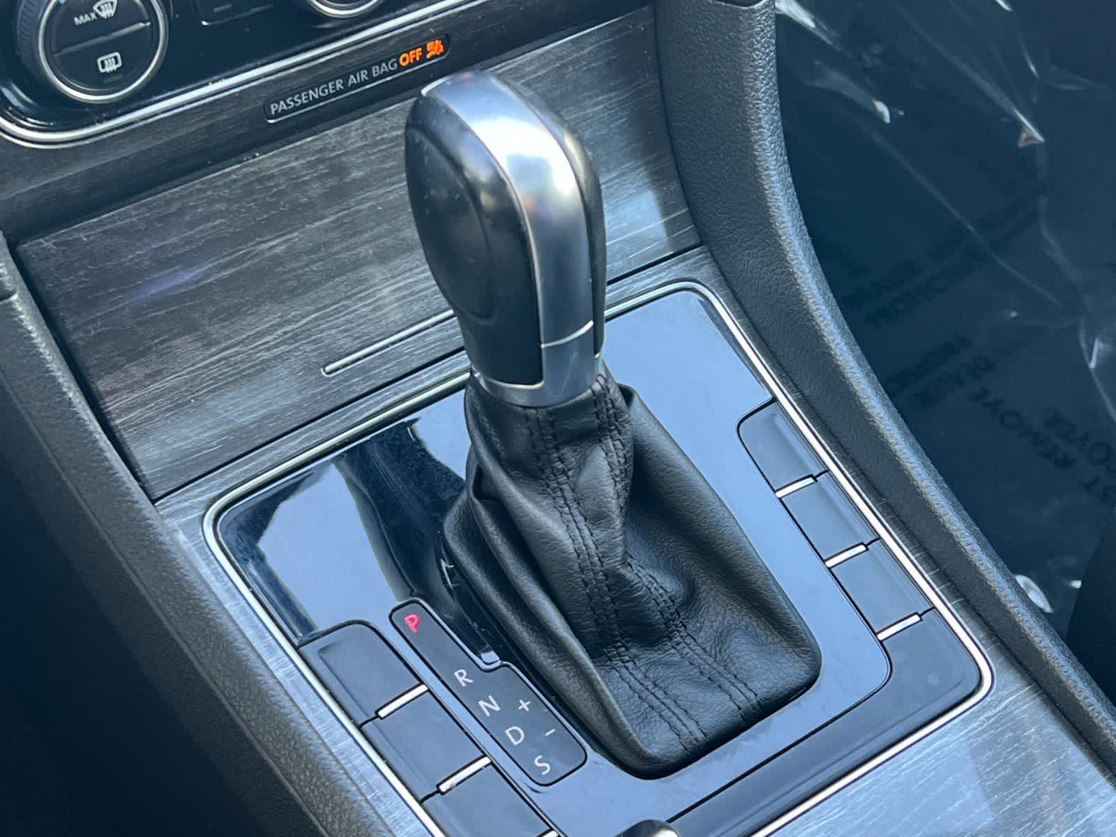 Thumbnail: 2016 Volkswagen Passat - 21