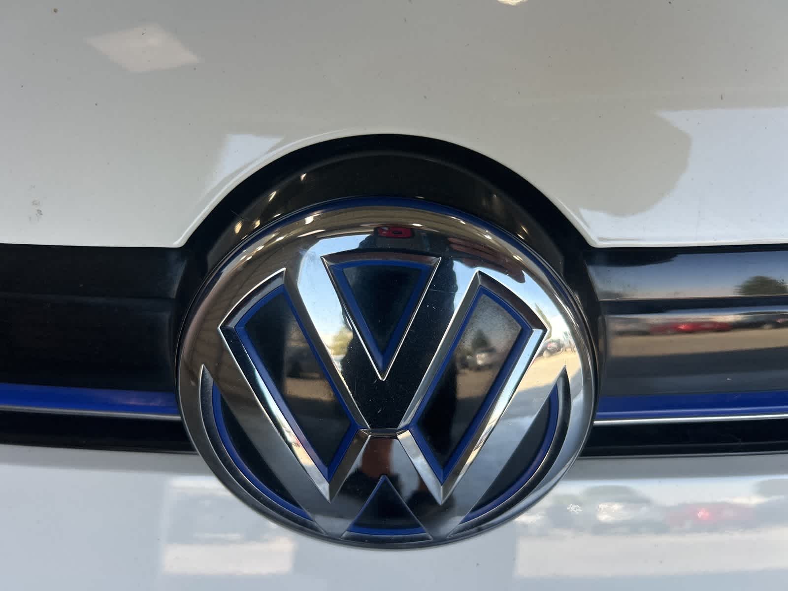 Thumbnail: 2016 Volkswagen e-Golf - 3