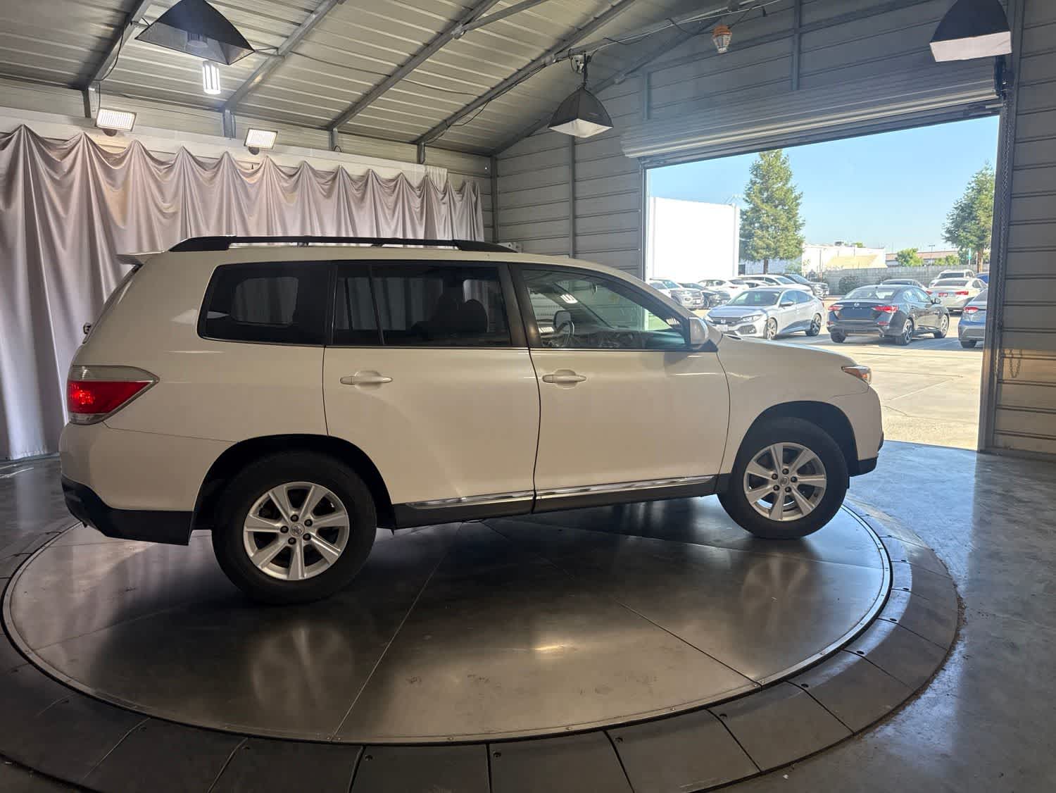 Thumbnail: 2013 Toyota Highlander - 4