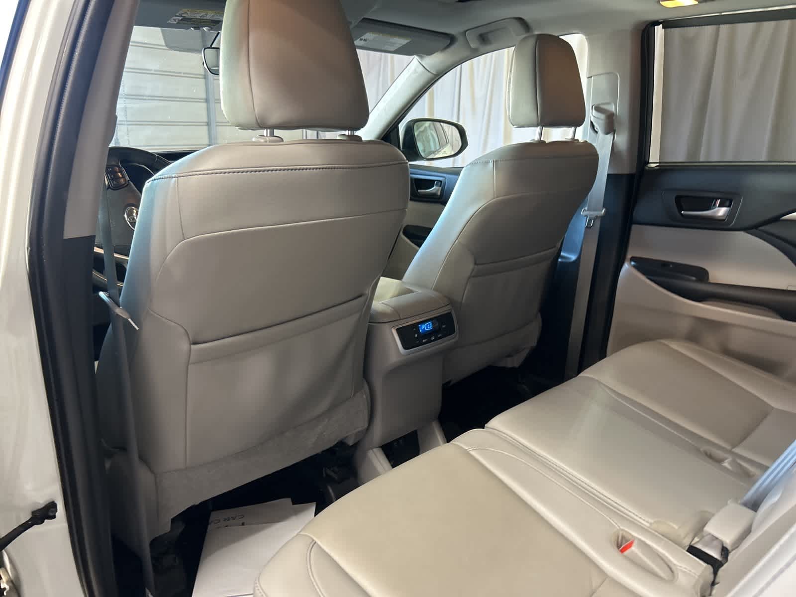 Thumbnail: 2019 Toyota Highlander - 19