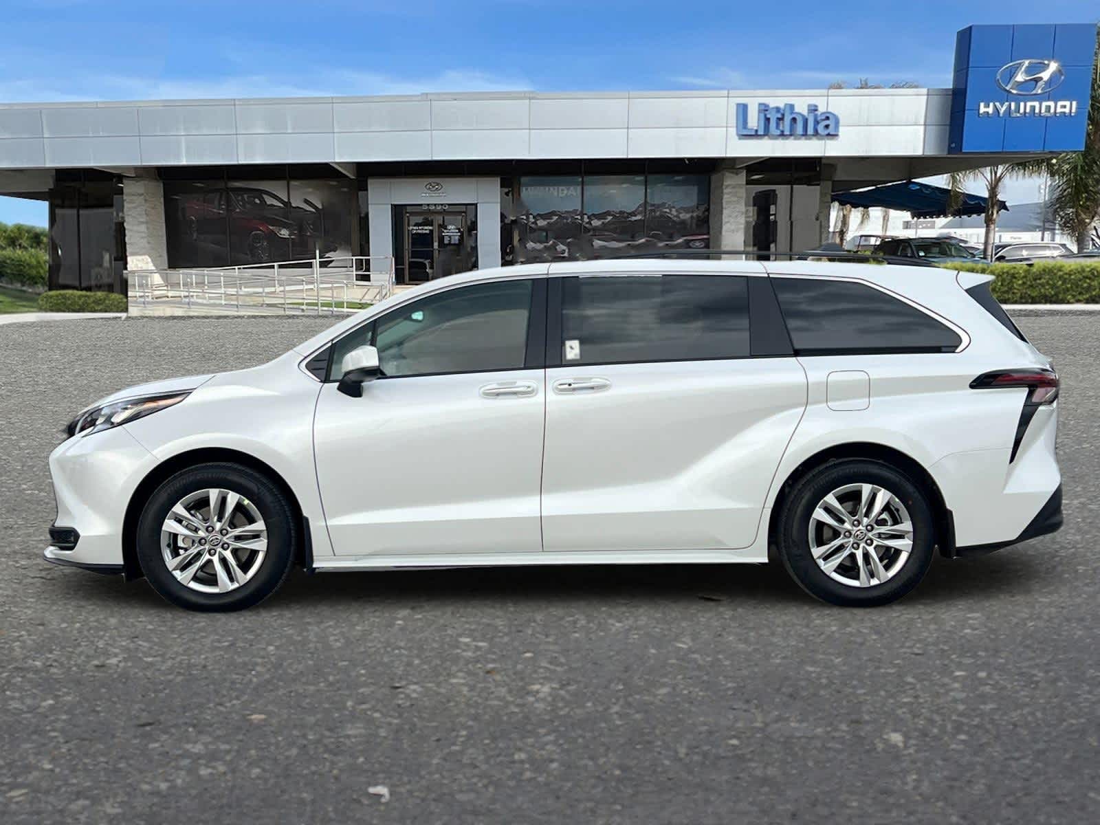 Thumbnail: 2026 Toyota Sienna - 6