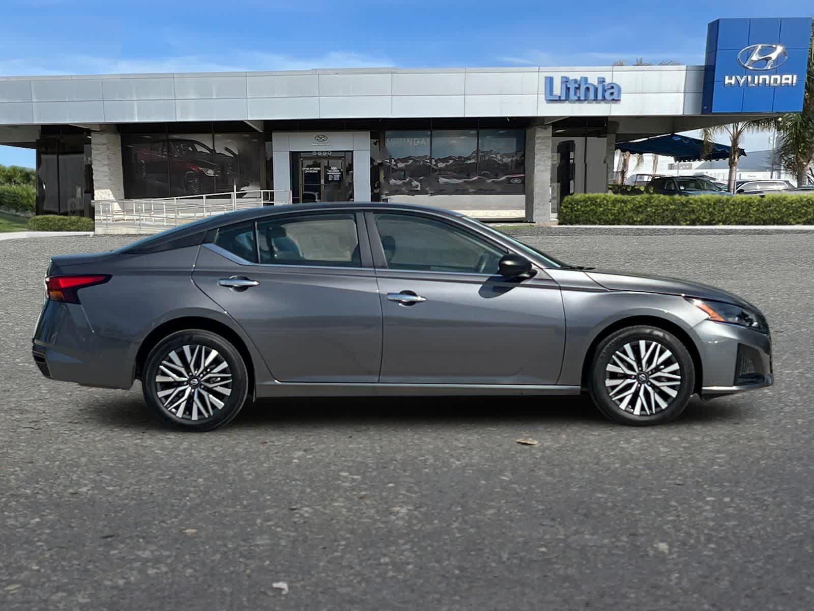 Thumbnail: 2025 Nissan Altima - 9