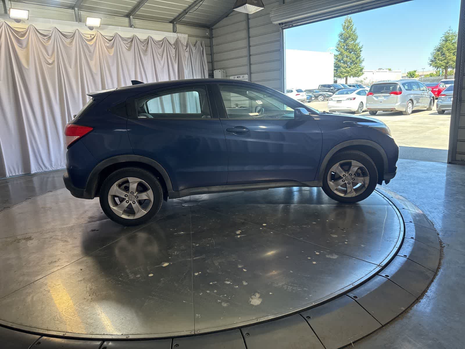 Thumbnail: 2016 Honda HR-V - 3