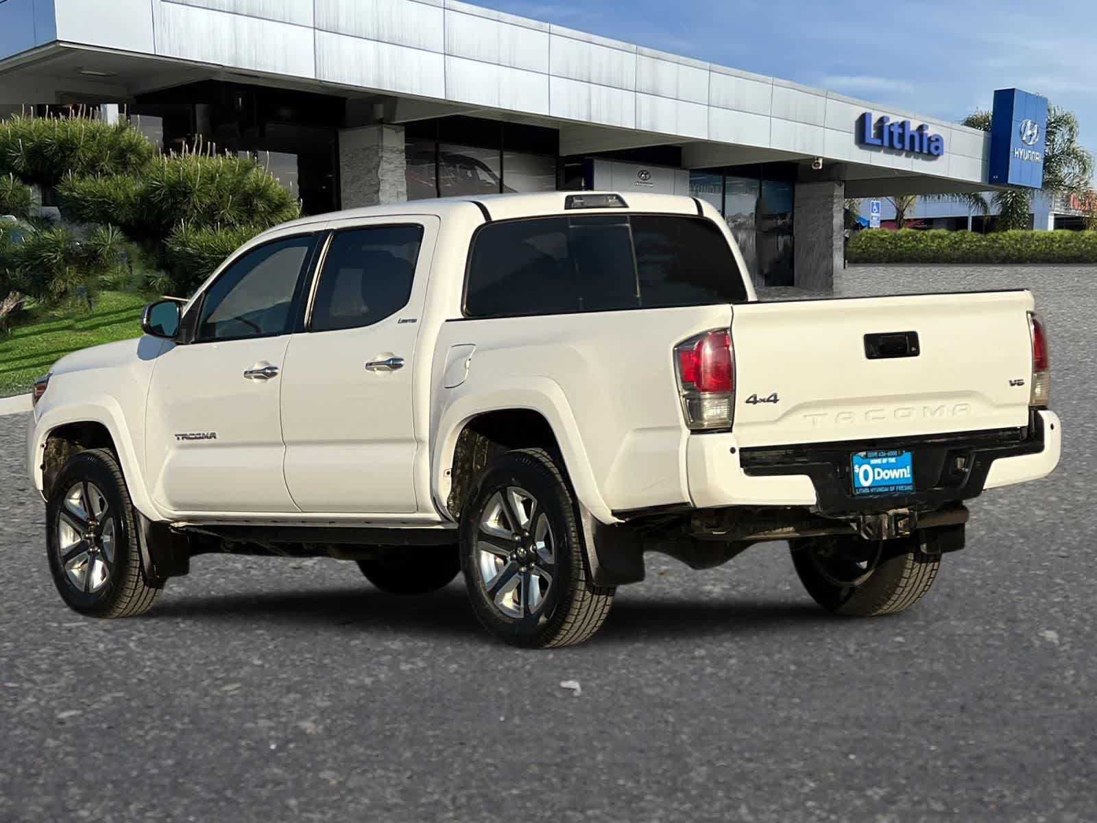 Thumbnail: 2017 Toyota Tacoma - 7