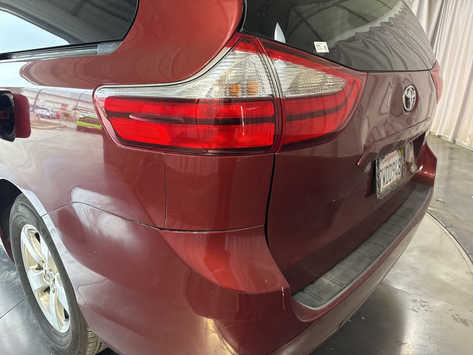 Thumbnail: 2017 Toyota Sienna - 11