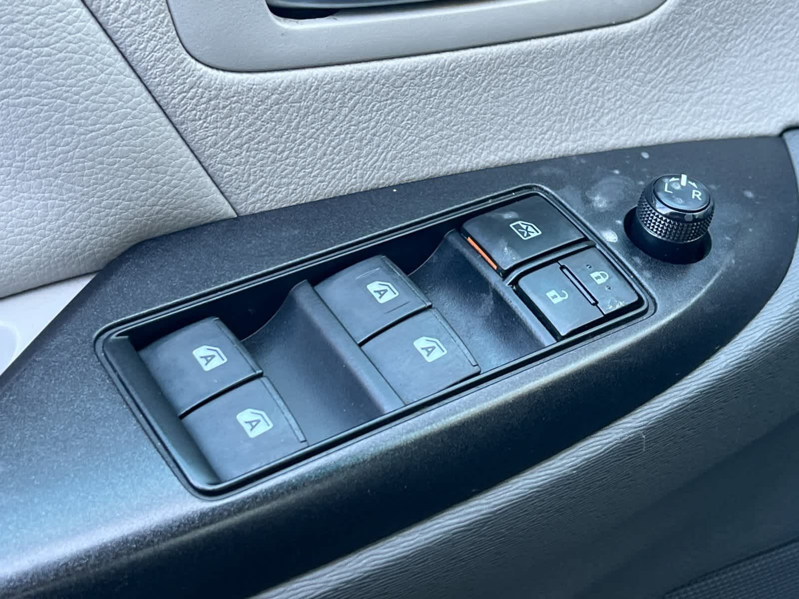 Thumbnail: 2017 Toyota Sienna - 13