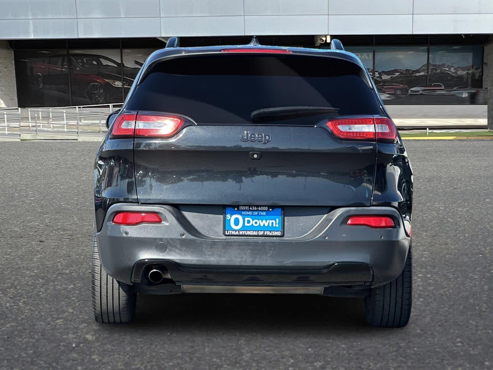 Thumbnail: 2016 Jeep Cherokee - 7