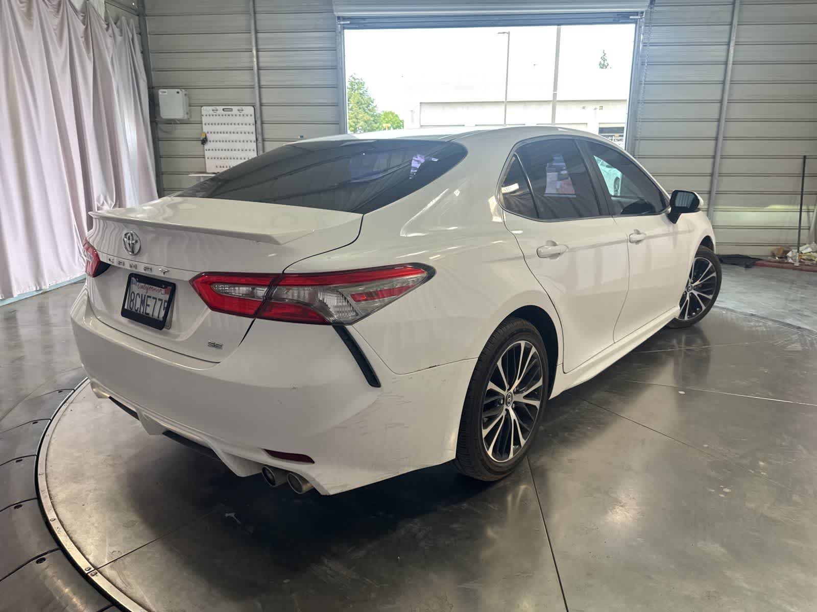 2018 Toyota Camry SE photo 4
