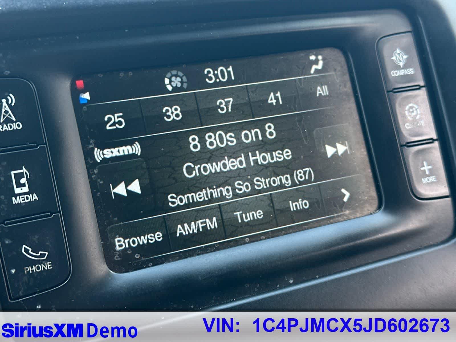 Thumbnail: 2018 Jeep Cherokee - 28