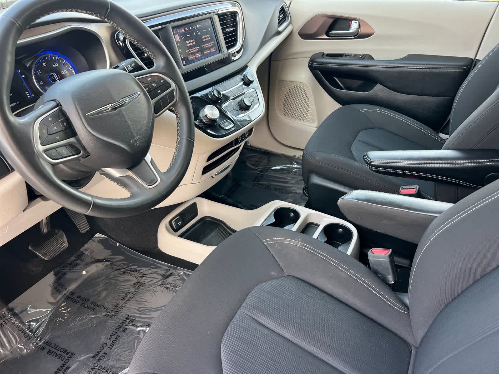 Thumbnail: 2023 Chrysler Voyager - 12