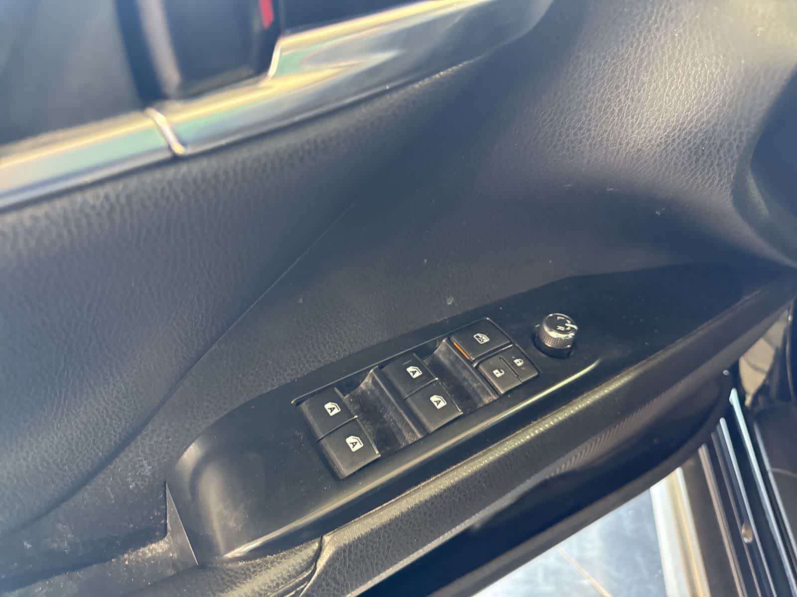 Thumbnail: 2019 Toyota Camry - 16