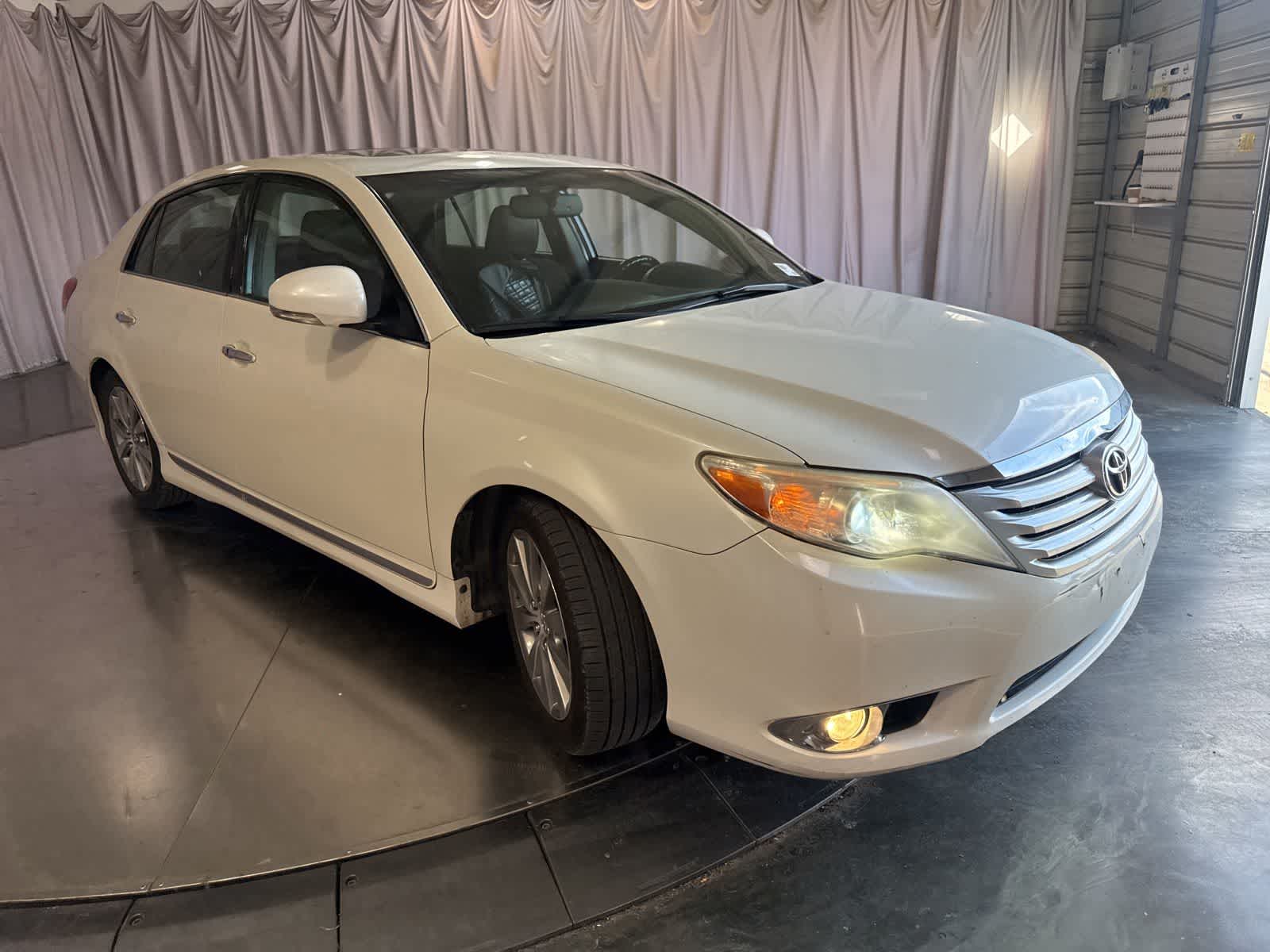 2011 Toyota Avalon Limited photo 2