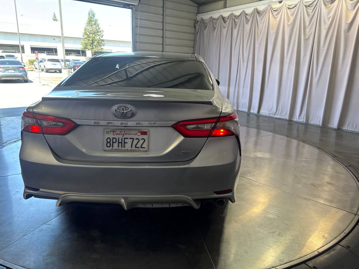 2018 Toyota Camry SE photo 5